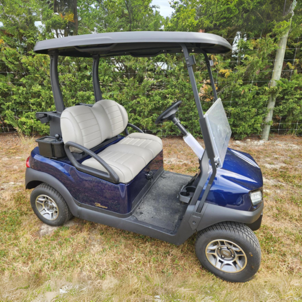 Club Car Tempo, blue side view.