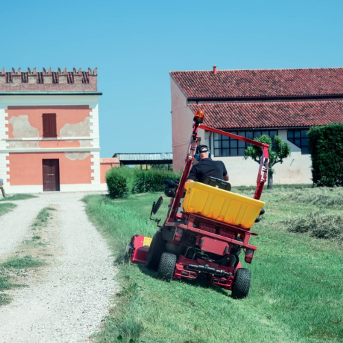 sr xpro with 130cm mulching deck