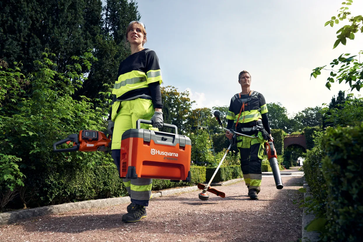husqvarna c1000x4 battery charging station